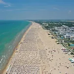 Апартаменты For Your Getaway Near The Beach-beahost