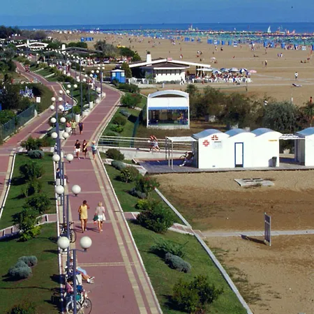 Apartament For Your Getaway Near The Beach-beahost *
